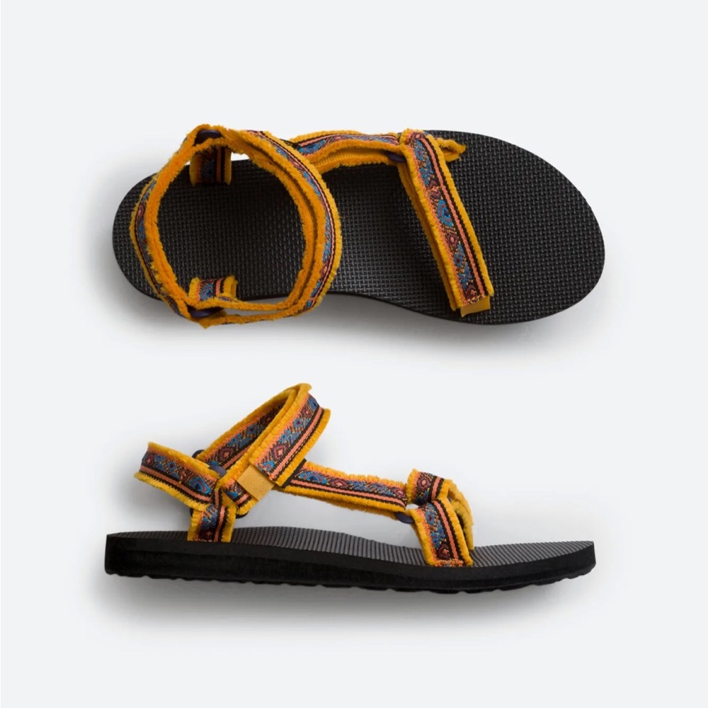 Woman’s teva universal strappy sandal